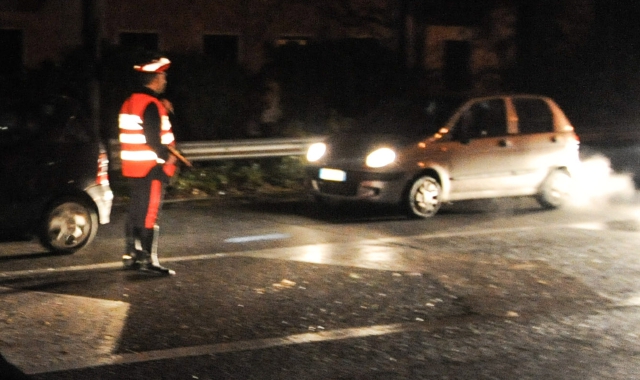 Cadavere trovato in strada: sospetti su un amico