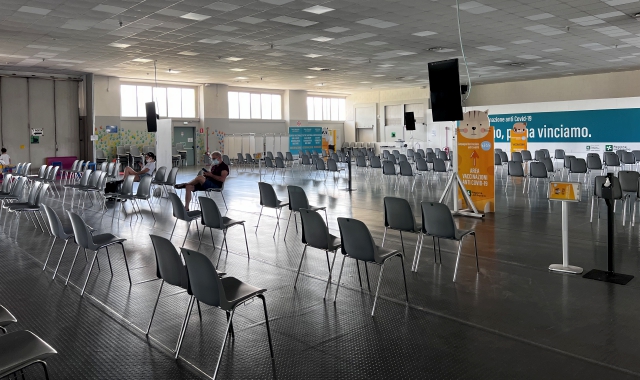 L’hub vaccinale al Casermone