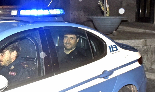 Oggi Marco Manfrinati sarà interrogato dal gip Alessandro Chionna ed è pronto a rendere la sua versione. Ieri l’ex avvocato quarantenne è stato medicato all’ospedale per le ferite riportate lunedì in via Menotti.