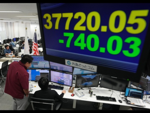 Borsa: Asia in rosso con i tecnologici, Europa attesa cauta