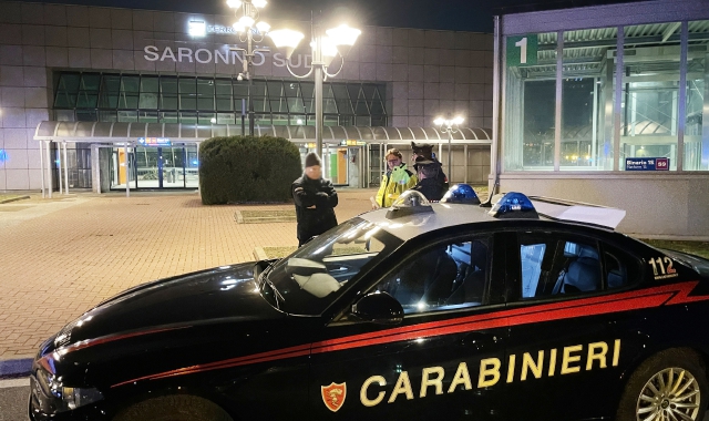 I carabinieri alla stazione di Saronno Sud (foto Archivio)
