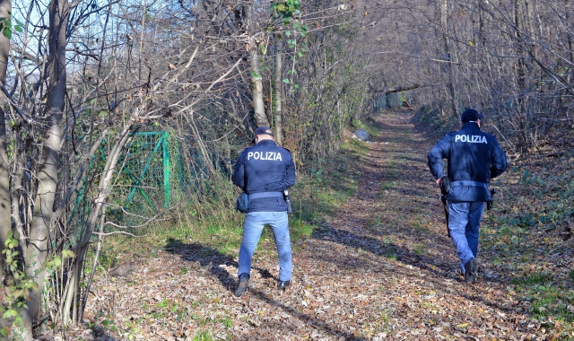 Offre droga ai poliziotti in borghese: manette