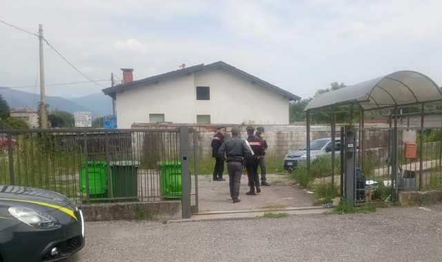 L’edificio dove è stato trovato il cadavere (foto Blitz)