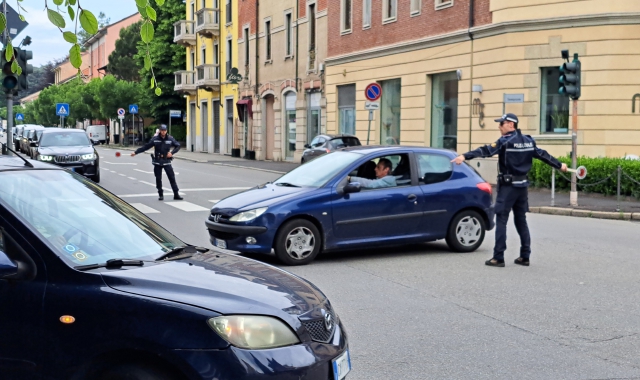 Gallarate, semaforo fuori uso sul Sempione