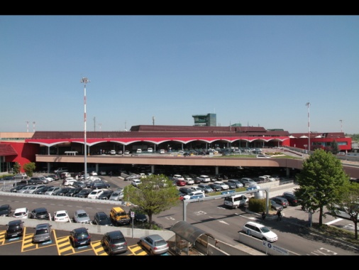 L'aeroporto di Bologna chiuso per sicurezza, voli dirottati