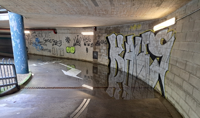 L’acqua accumulata nel parcheggio