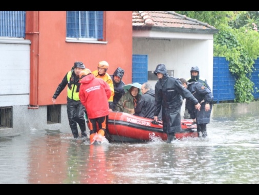 Centinaia di interventi in Lombardia dei vigili del fuoco