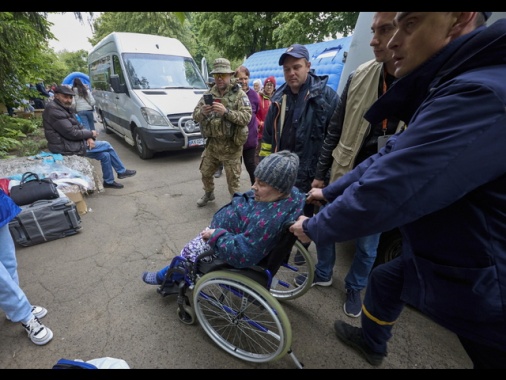 Kiev, evacuate 8.000 persone nella regione di Kharkiv