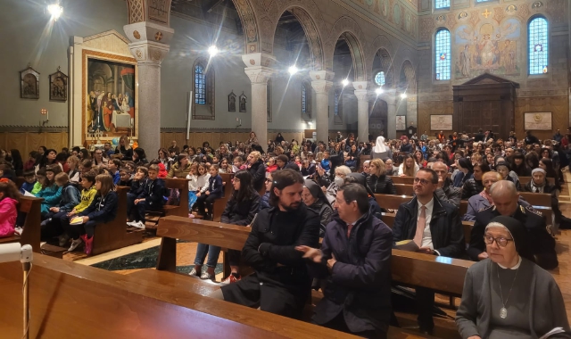 Legnano, chiesa stracolma per Maddalena di Canossa