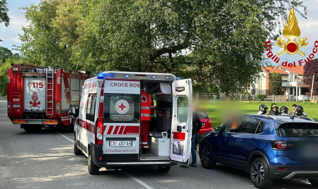 Incidente a Samarate: auto contro un palo