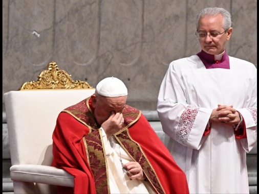 Il Papa, 'sono vicino all'Iran in questo momento difficile'