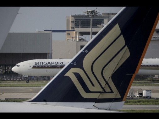 'Gravi turbolenze' su volo Singapore Airlines, un morto