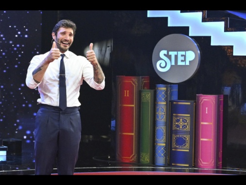 Rai, firmato contratto pluriennale con Stefano De Martino