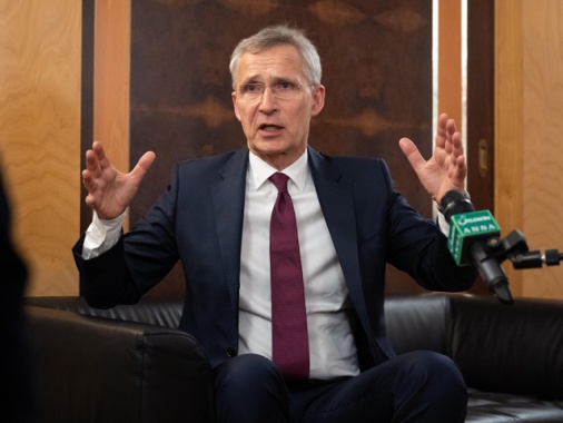 Stoltenberg, via divieto a Kiev contro obiettivi in Russia