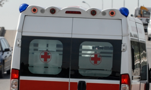 Scontro auto-moto a Mornago: grave 49enne