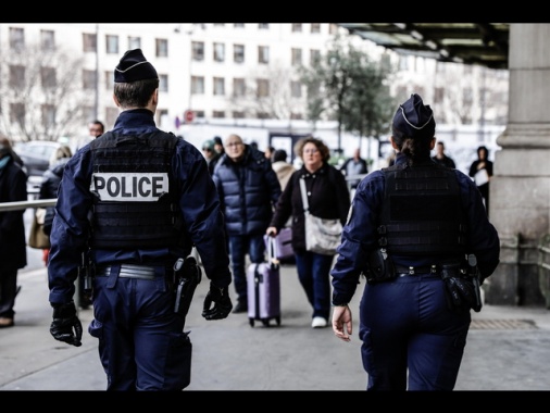 Attacco con coltello in metro a Lione, 3 feriti