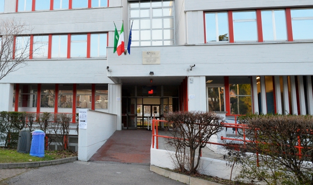 L’ingresso dell’istituto Verri di Busto Arsizio (foto Archivio)