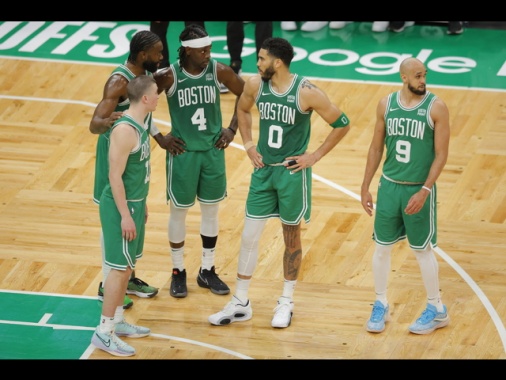 Playoff Nba, Boston batte Indiana e vola in finale