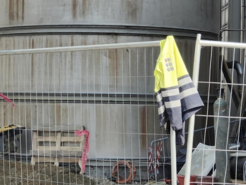 Operaio cade dall'alto e muore a Modena