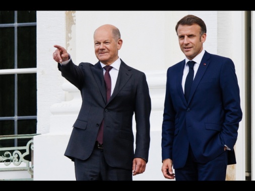 Scholz,coesi con Macron per sostenere Kiev a nuovo livello