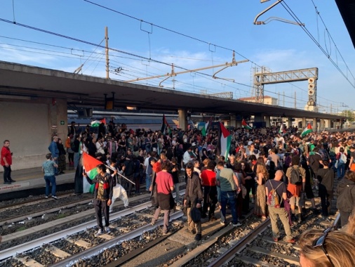 Occupazione in stazione a Bologna, in 20 già identificati