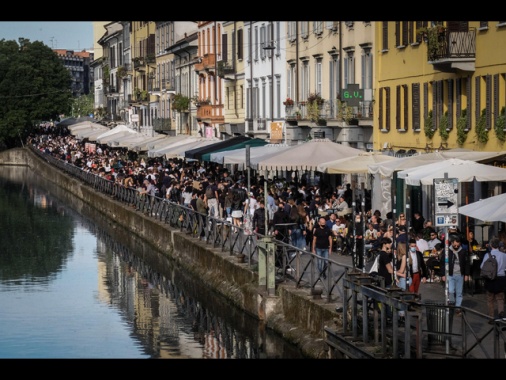 Manager stuprata in un locale sui Navigli, licenziata da azienda
