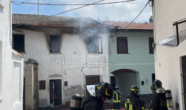 A fuoco due case di corte, un ferito e danni ingenti a San Giorgio