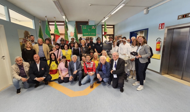 La donazione de Il Ponte del Sorriso (Foto Asst-Sette Laghi)