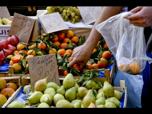 E' scesa nel Belpaese dall'1,2% di marzo