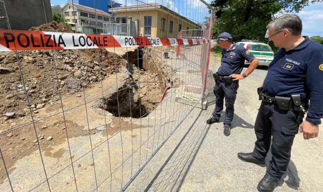 Sul luogo dell’incidente anche la polizia locale (foto Domenico Ghiotto - Agenzia Blitz)