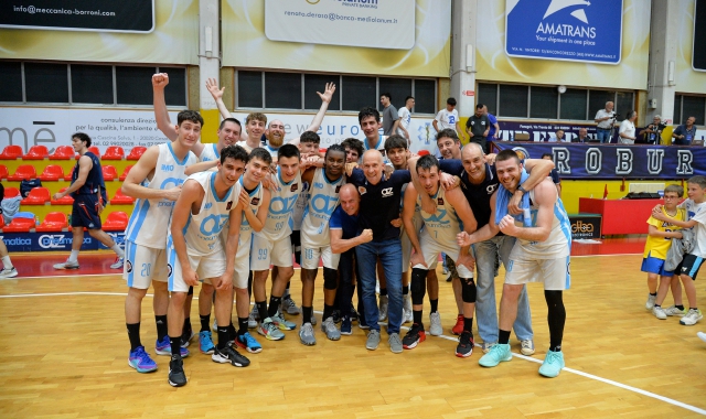 La gioia dei giocatori di Saronno (foto Domenico Ghiotto - Agenzia Blitz)