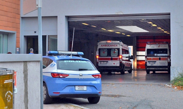 Si lancia nel vuoto: tragedia all'ospedale di Circolo