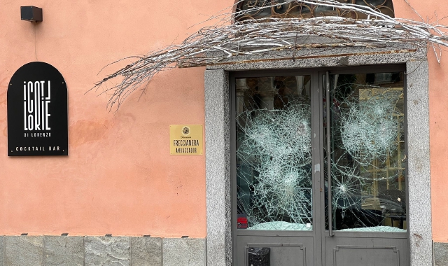 Assalto al locale: armi e guerriglia, un ferito e due arresti