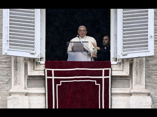 Il Papa, 'Gaza è stremata, nessuno può impedire gli aiuti'