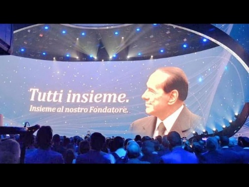 P.S Berlusconi, 'Silvio mio padre è Amore'