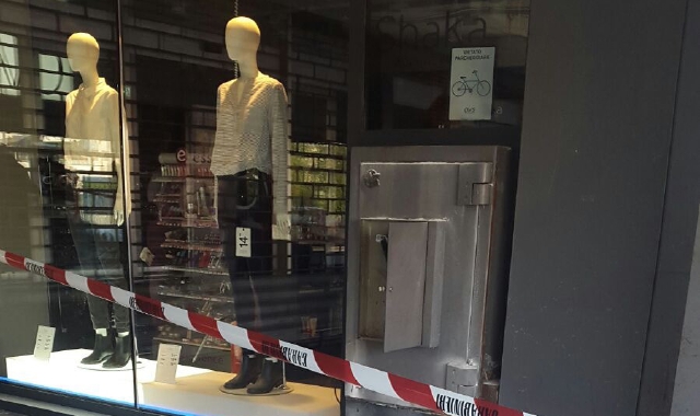 Già in passato il negozio era stato preso di mira dai ladri (foto Archivio)
