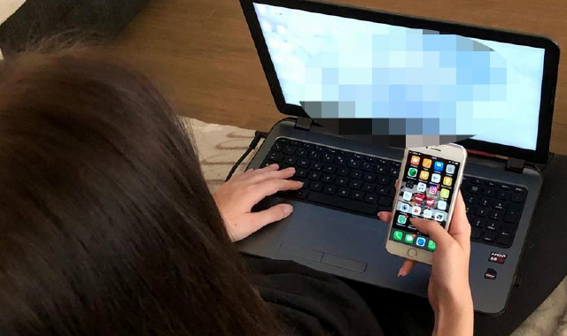 La sede del Servizio Dipendenze dell’Asst Sette Laghi (in fase di ristrutturazione)  e, sotto, il responsabile Claudio Tosetto In basso a destra, la “macchinetta del caffè” che in realtà dispensa il  metadone  (foto Blitz) 