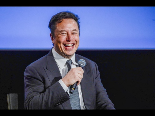 Gli azionisti di Tesla votano maxi-compenso Musk, è referendum