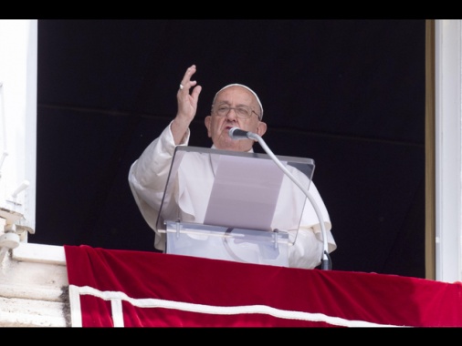 Il Papa, 'chi fa guerre si pensa potente ma è miserabile'