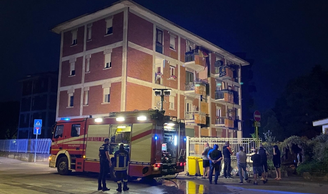 La palazzina dove si è registrato l’incendio  (foto Blitz)