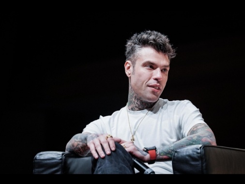 Fedez sparito dai social, smentito il nuovo ricovero