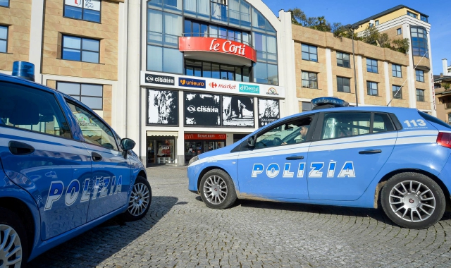 Varese, spacciano in piazza Repubblica: presi