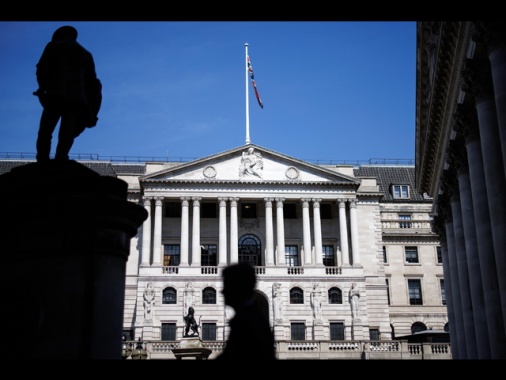 Bank of England lascia i tassi d'interesse al 5,25%