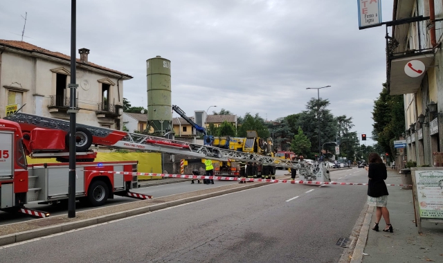Il silos pericolante in viale Cadorna ha obbligato la chiusura della strada