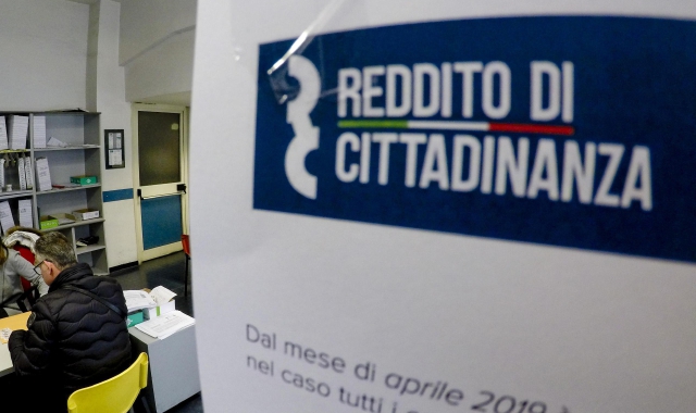 Frontaliera con reddito di cittadinanza: condannata
