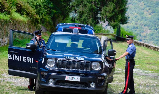 Pagano il caffè ma rubano le mance: denunciati