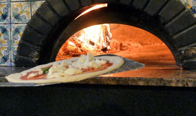 Lite in pizzeria, un ferito a Busto Arsizio
