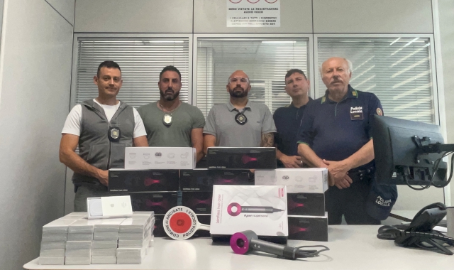 Prodotti Apple e Dyson contraffatti: due denunce ad Arcisate