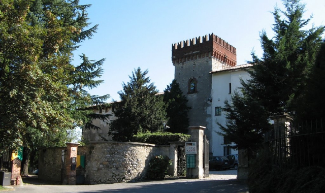 Il Castelo di Masnago, dove si esibirà il gruppo Musica da ripostiglio (Foto Archivio)