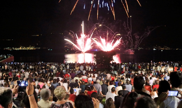 Lo spettacolo pirotecnico a Luino
